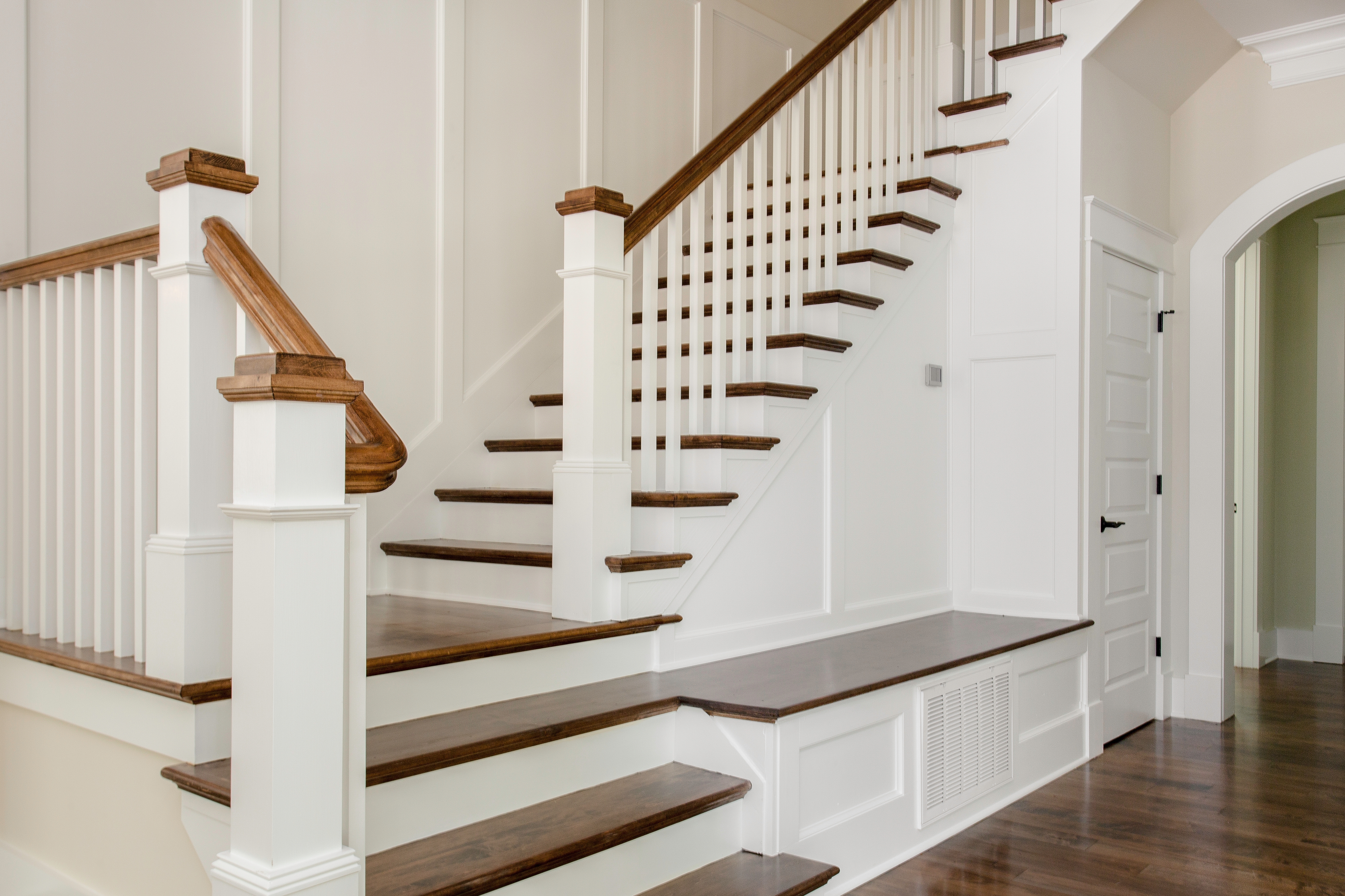Staircase, handrail, balusters and newel posts